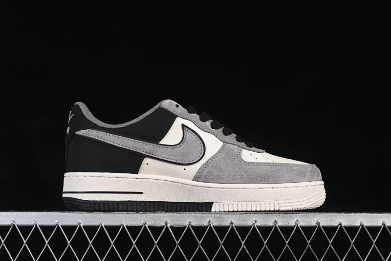 All categories Nk Air Force 1 Air Force series Nk Air Force 1 Low Air Force low-top Nike Air Force 1'07 Low Violent Bear joint black and gray stitching Air Force 1 low-top casual sneakers XD9314-611